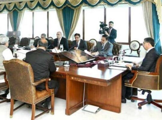 آئی ایم ایف اور کیپسٹی چارجز،  نگران حکومت بھاری بلوں کے سامنے بے بس